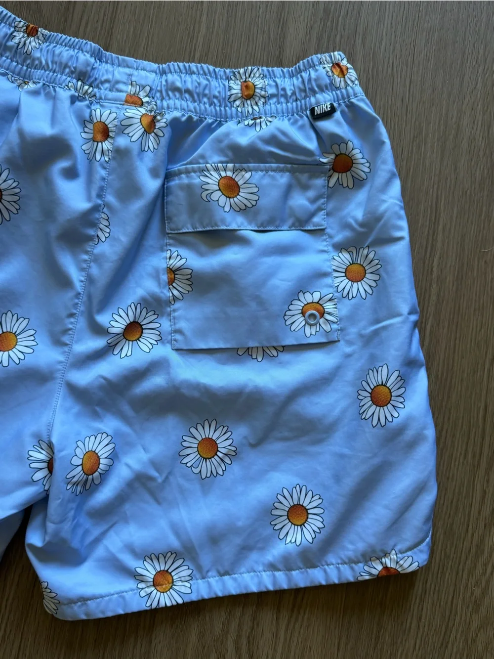 Nike Daisy Floral Swim Trunks Shorts White Yellow Men’s Size M